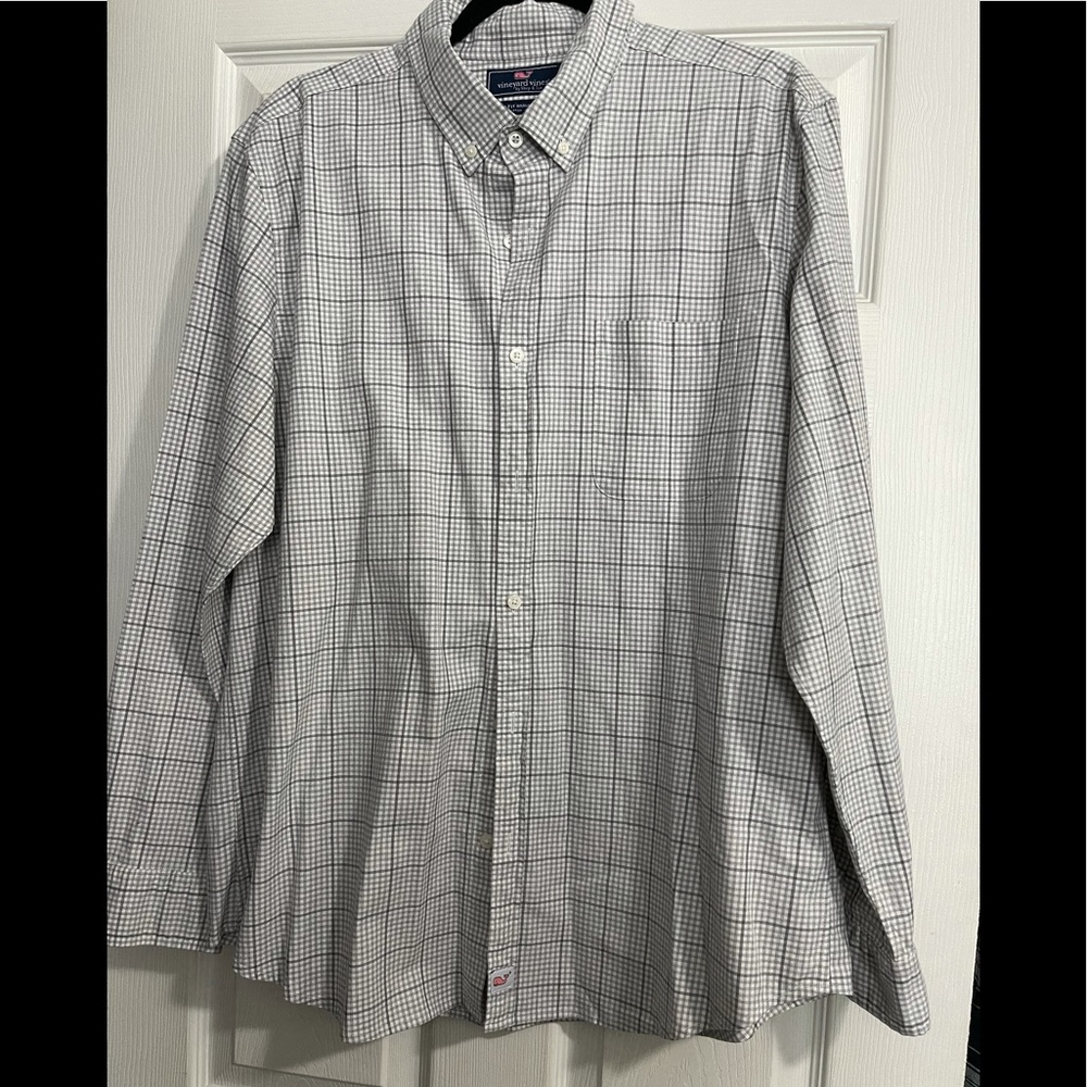 Nice Men’s Vineyard Vines Button Down Shirt